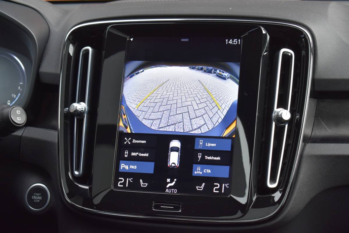 Volvo XC40 Volvo XC40 T5 262PK Recharge Ultimate Dark | Luxury-pakket | Trekhaak | Rondomzicht camera