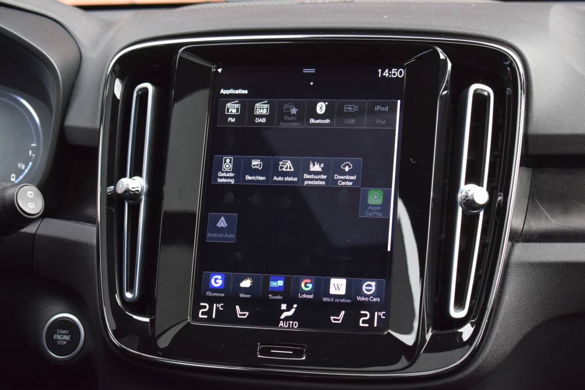Volvo XC40 Volvo XC40 T5 262PK Recharge Ultimate Dark | Luxury-pakket | Trekhaak | Rondomzicht camera