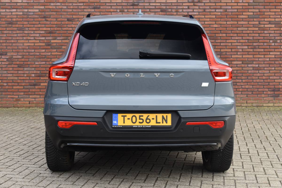 Volvo XC40 Volvo XC40 T5 262PK Recharge Ultimate Dark | Luxury-pakket | Trekhaak | Rondomzicht camera