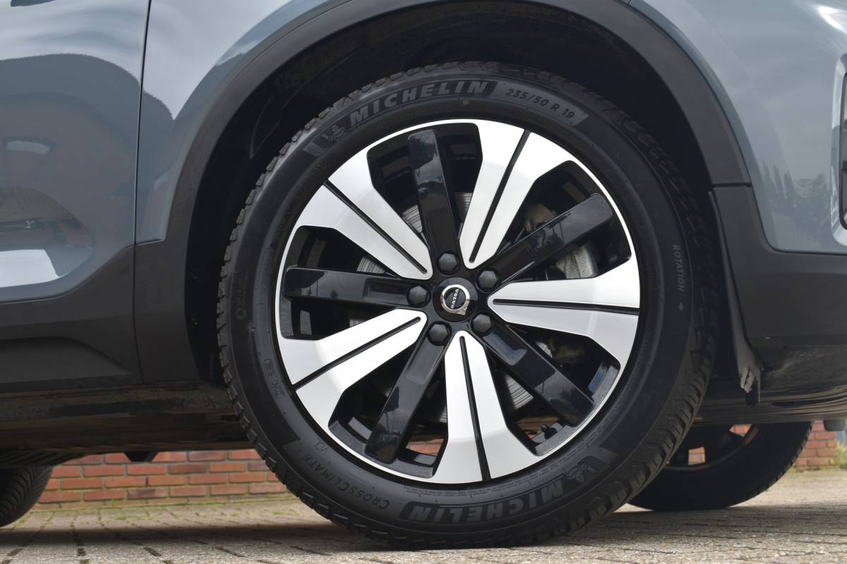 Volvo XC40 Volvo XC40 T5 262PK Recharge Ultimate Dark | Luxury-pakket | Trekhaak | Rondomzicht camera