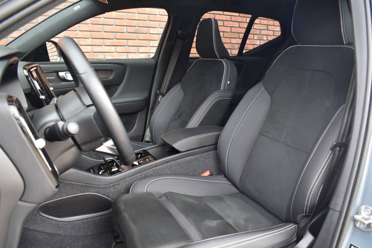 Volvo XC40 Volvo XC40 T5 262PK Recharge Ultimate Dark | Luxury-pakket | Trekhaak | Rondomzicht camera