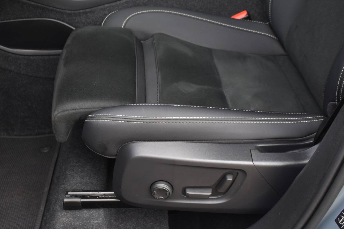 Volvo XC40 Volvo XC40 T5 262PK Recharge Ultimate Dark | Luxury-pakket | Trekhaak | Rondomzicht camera