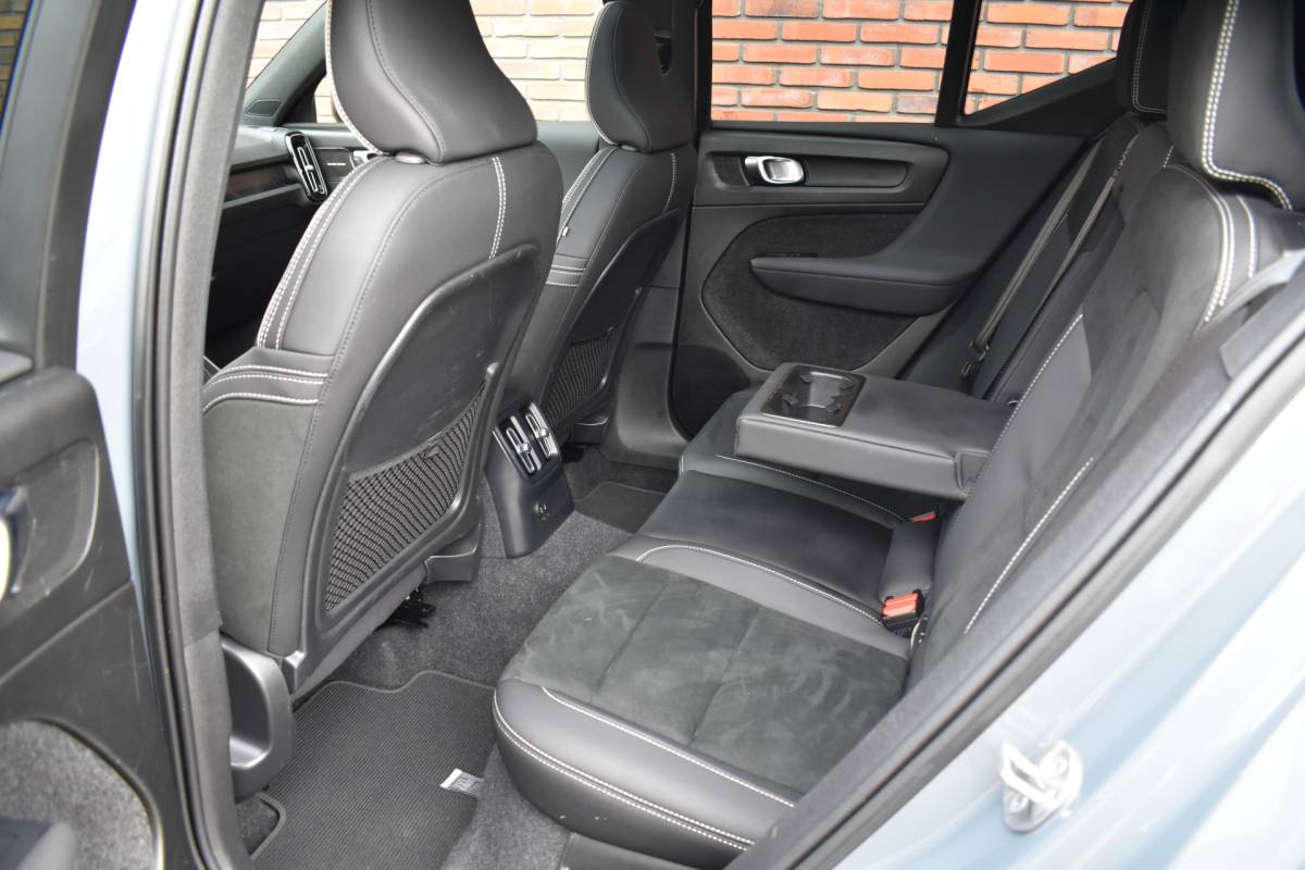 Volvo XC40 Volvo XC40 T5 262PK Recharge Ultimate Dark | Luxury-pakket | Trekhaak | Rondomzicht camera