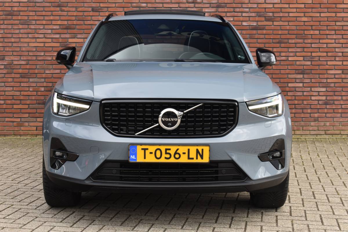 Volvo XC40 Volvo XC40 T5 262PK Recharge Ultimate Dark | Luxury-pakket | Trekhaak | Rondomzicht camera