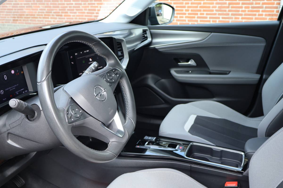 Opel Mokka-e Opel Mokka Electric Level 3 50 kWh / NL-Auto / Warmtepomp / Clima / Clima / 17″