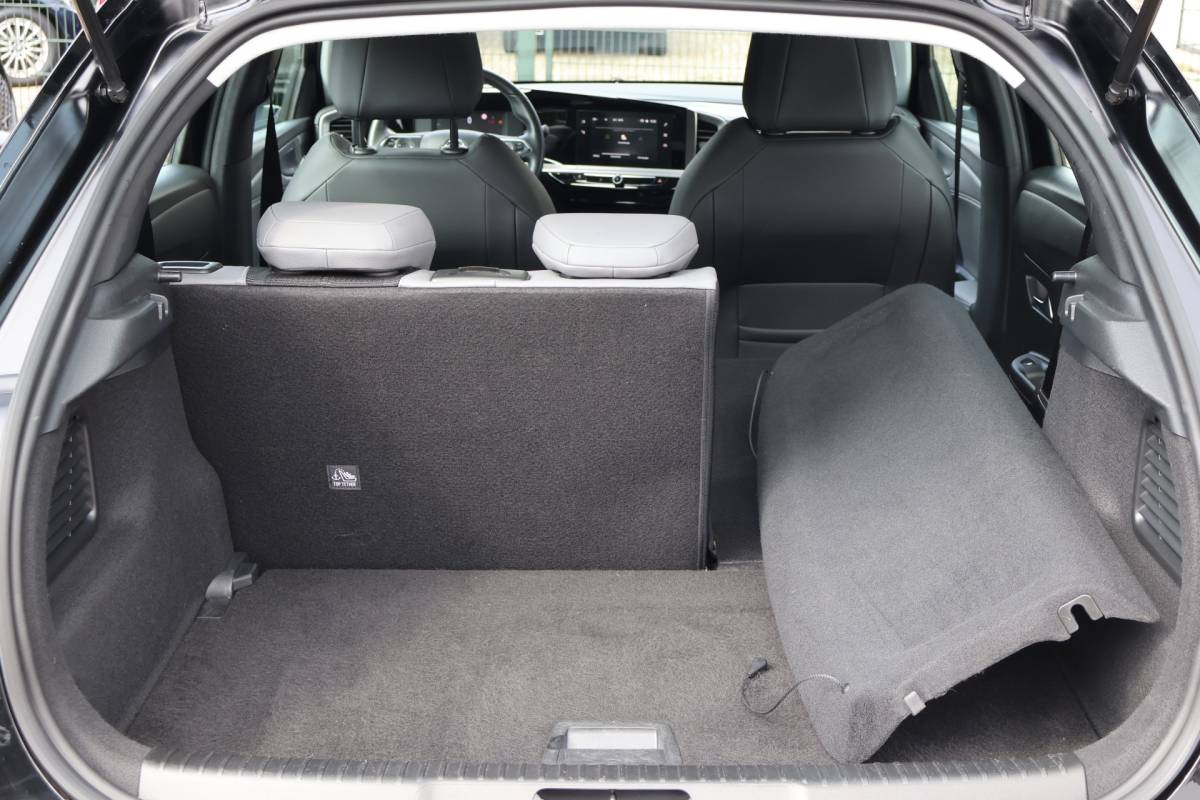 Opel Mokka-e Opel Mokka Electric Level 3 50 kWh / NL-Auto / Warmtepomp / Clima / Clima / 17″