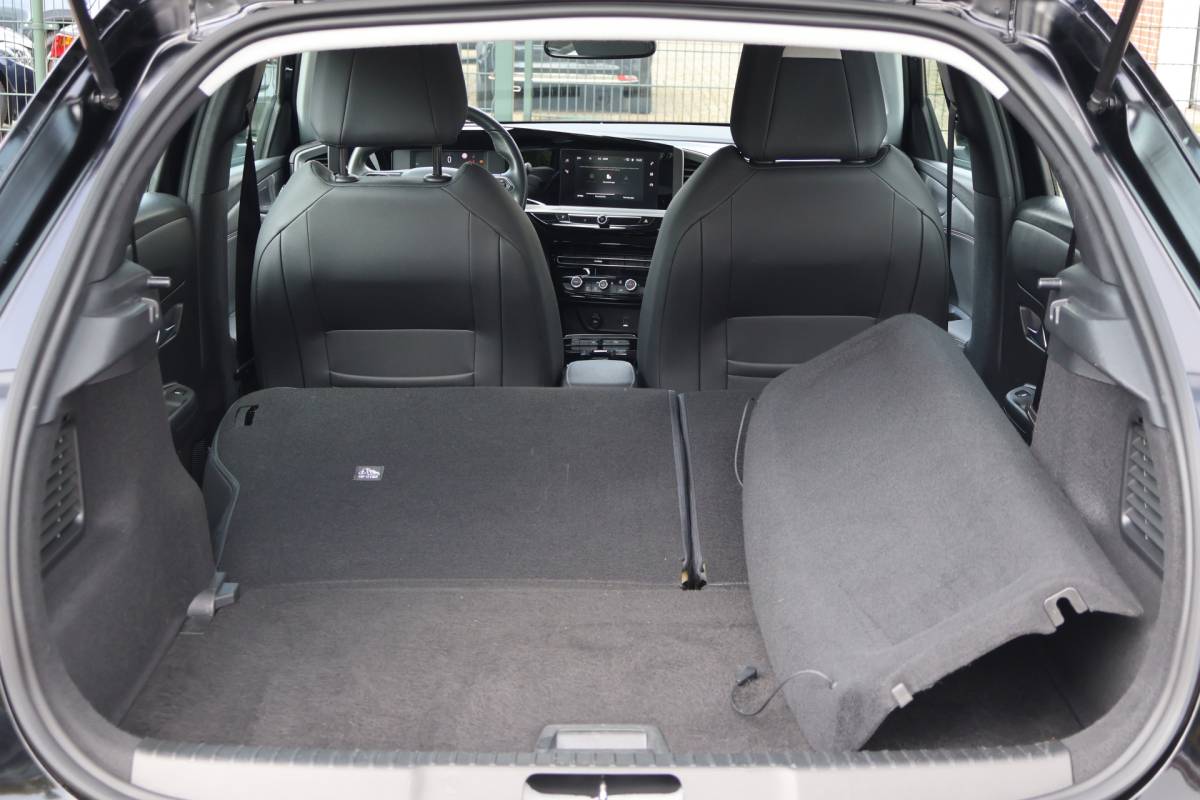Opel Mokka-e Opel Mokka Electric Level 3 50 kWh / NL-Auto / Warmtepomp / Clima / Clima / 17″