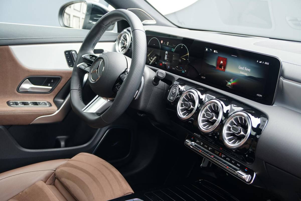 Mercedes-Benz CLA Mercedes-Benz CLA-klasse Shooting Brake AMG + BURMESTER / HEAD-UP / PANO / 360 CAMERA / MEMORY