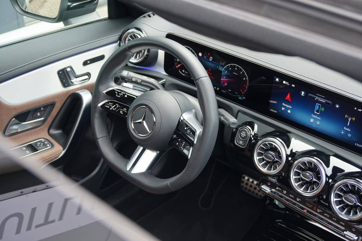 Mercedes-Benz CLA Mercedes-Benz CLA-klasse Shooting Brake AMG + BURMESTER / HEAD-UP / PANO / 360 CAMERA / MEMORY