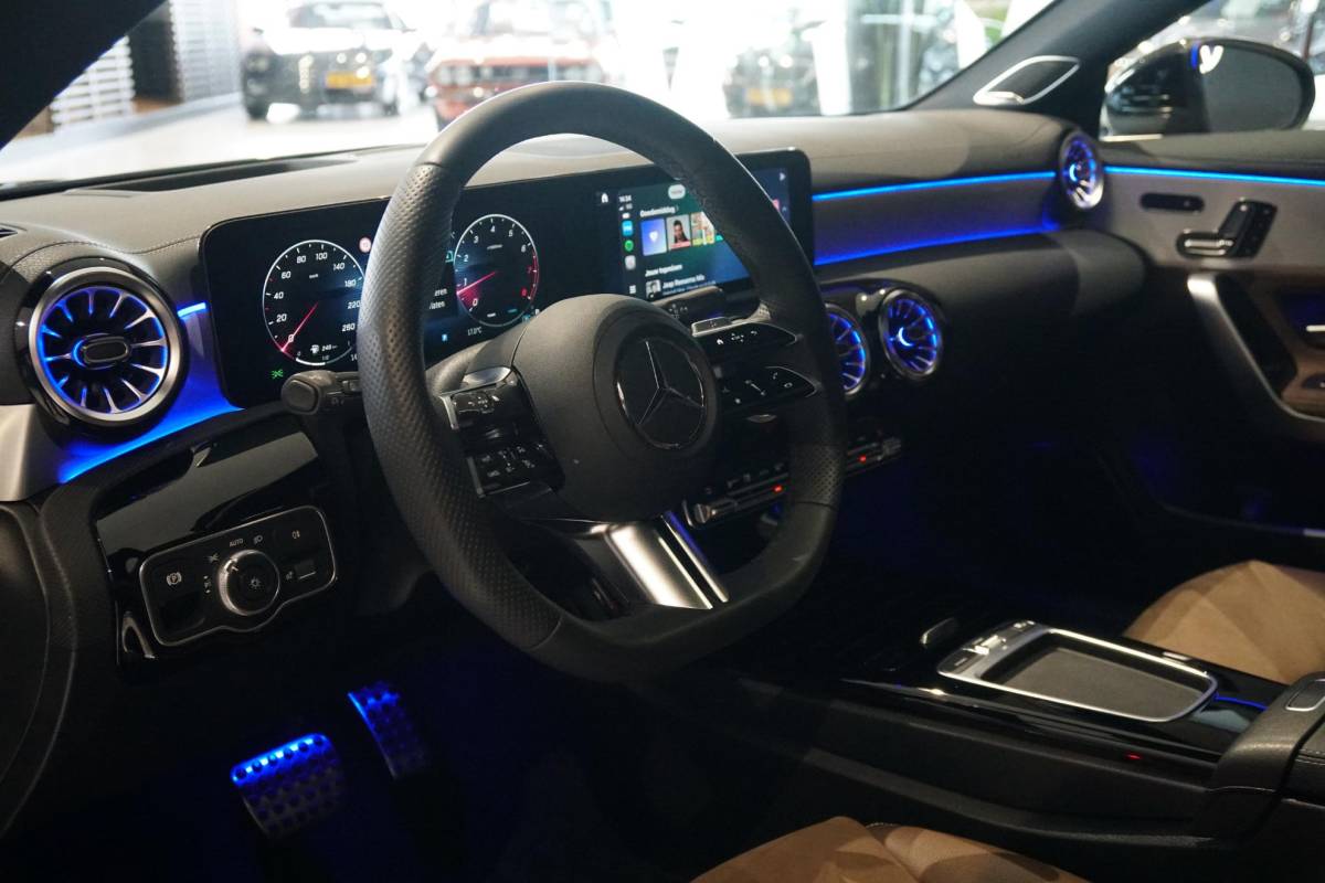 Mercedes-Benz CLA Mercedes-Benz CLA-klasse Shooting Brake AMG + BURMESTER / HEAD-UP / PANO / 360 CAMERA / MEMORY