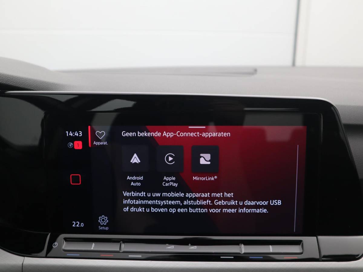 Volkswagen Golf Volkswagen Golf 1.0 TSI Life CARPLAY / CLIMA / PDC V+A / LED / TREKHAAK / LANE ASS / 6 VERSN