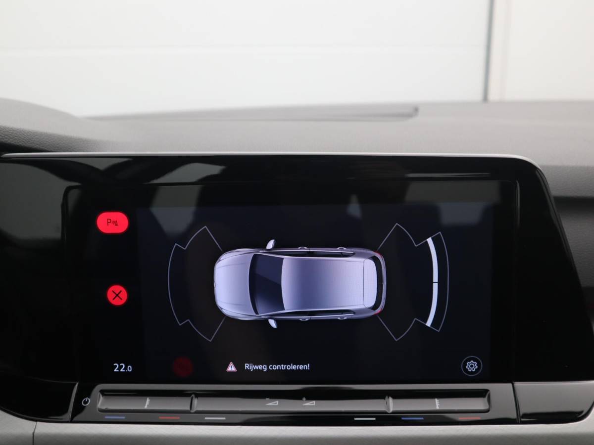 Volkswagen Golf Volkswagen Golf 1.0 TSI Life CARPLAY / CLIMA / PDC V+A / LED / TREKHAAK / LANE ASS / 6 VERSN