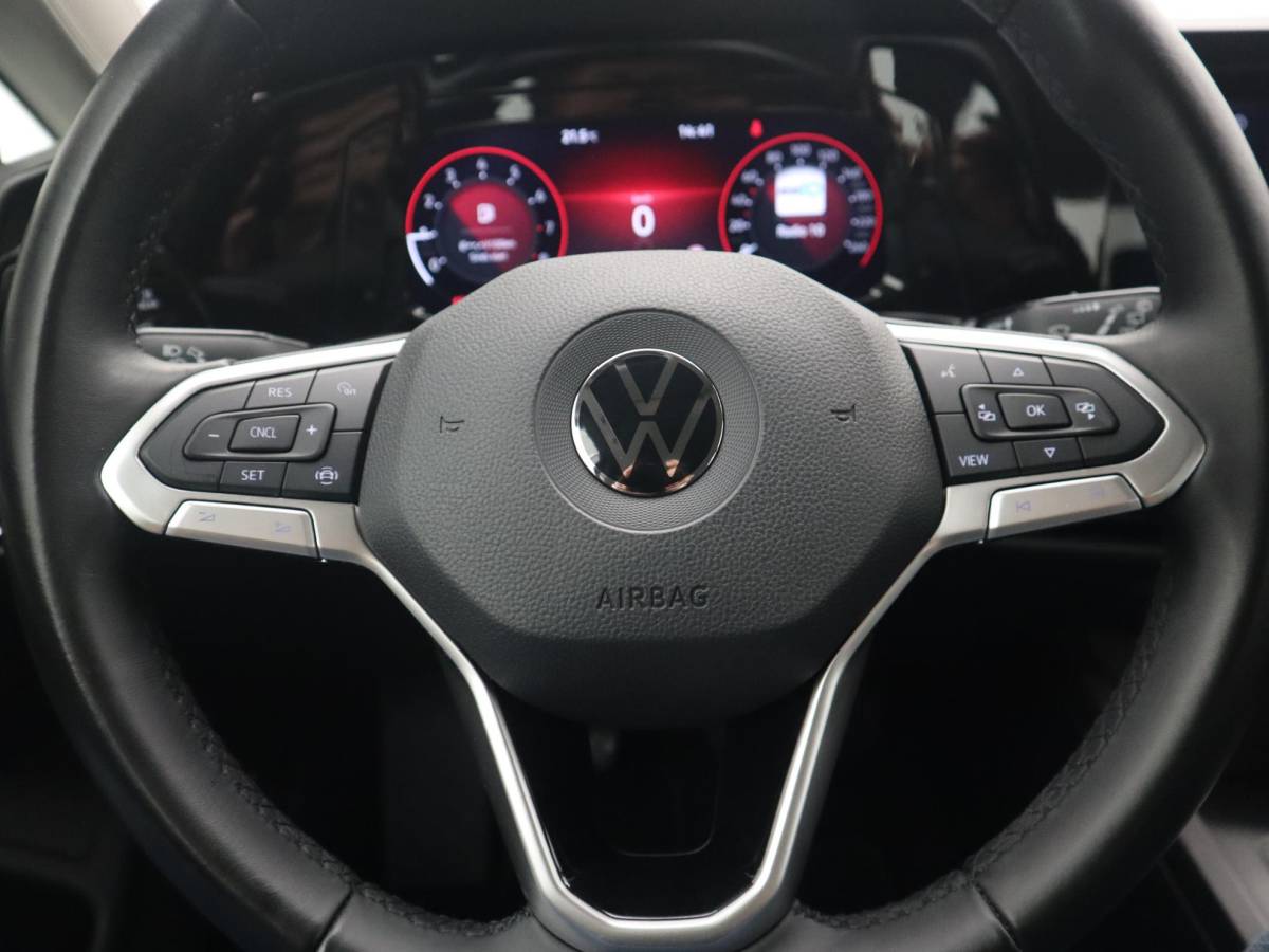 Volkswagen Golf Volkswagen Golf 1.0 TSI Life CARPLAY / CLIMA / PDC V+A / LED / TREKHAAK / LANE ASS / 6 VERSN