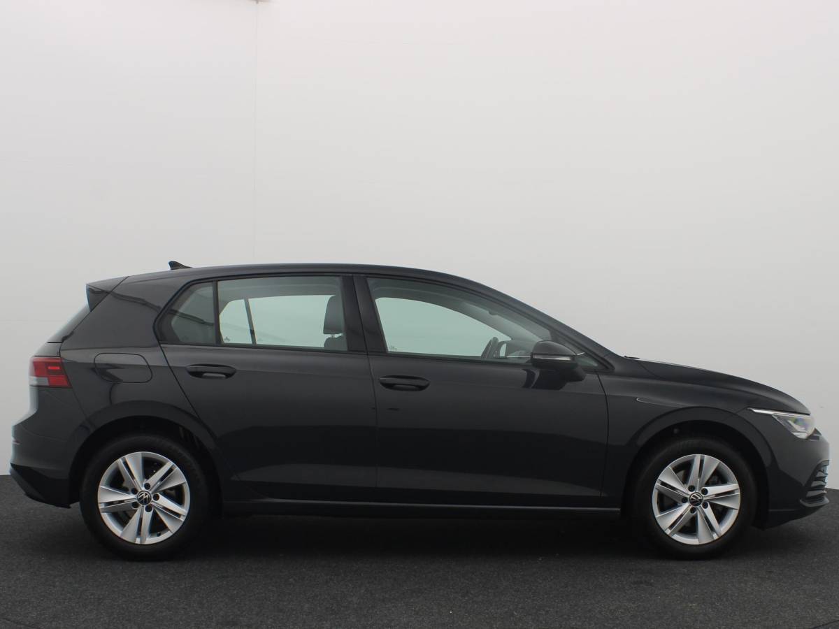 Volkswagen Golf Volkswagen Golf 1.0 TSI Life CARPLAY / CLIMA / PDC V+A / LED / TREKHAAK / LANE ASS / 6 VERSN