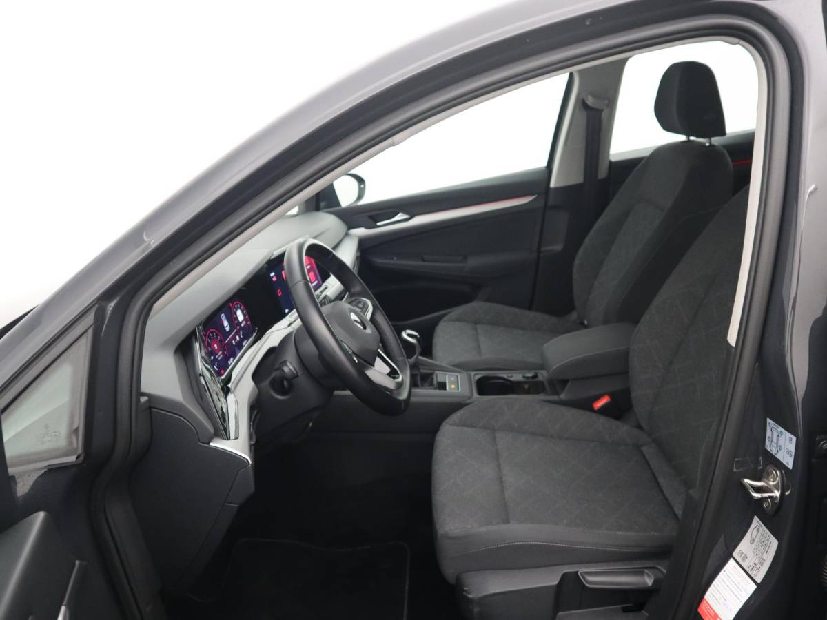 Volkswagen Golf Volkswagen Golf 1.0 TSI Life CARPLAY / CLIMA / PDC V+A / LED / TREKHAAK / LANE ASS / 6 VERSN