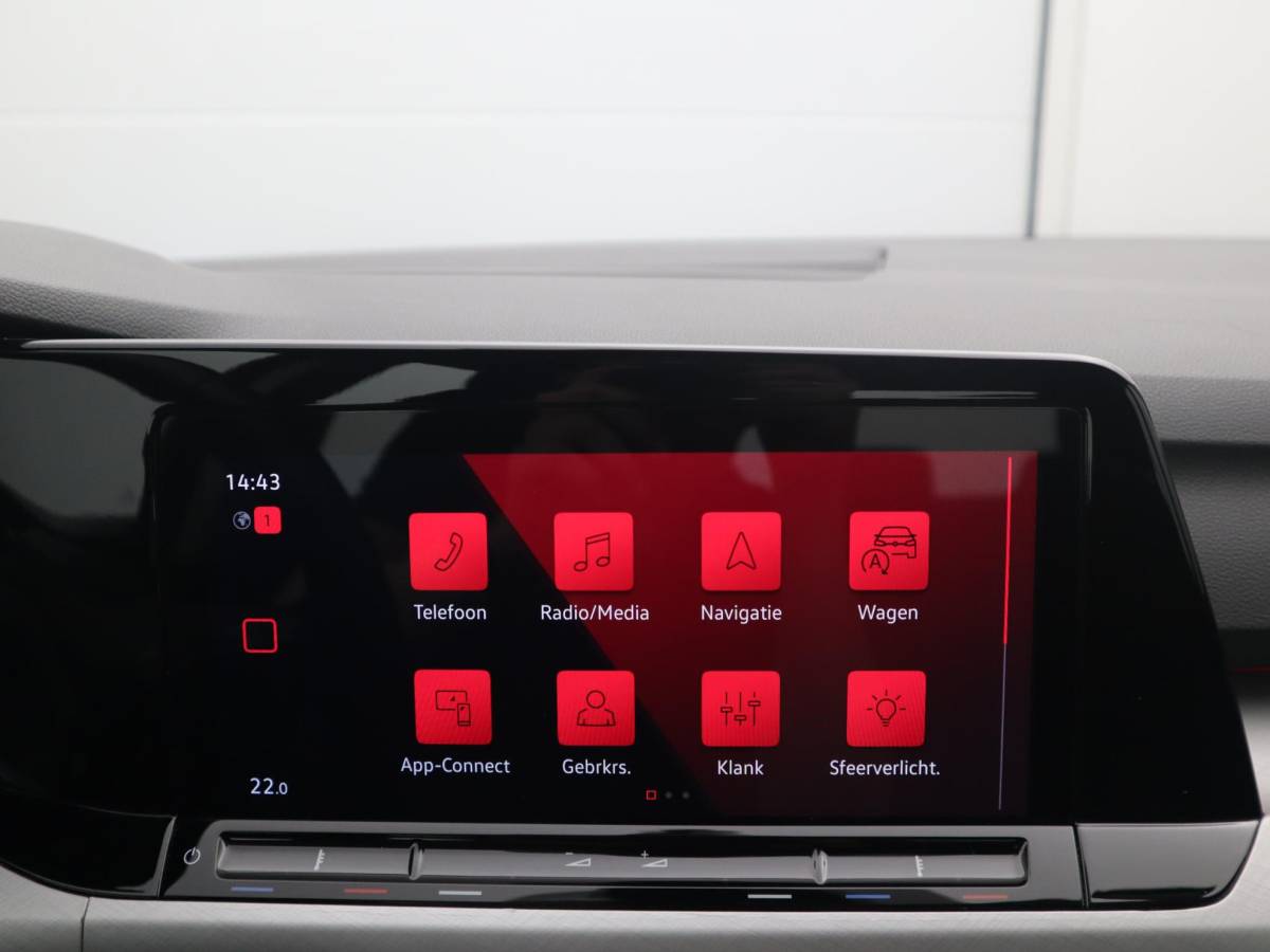 Volkswagen Golf Volkswagen Golf 1.0 TSI Life CARPLAY / CLIMA / PDC V+A / LED / TREKHAAK / LANE ASS / 6 VERSN