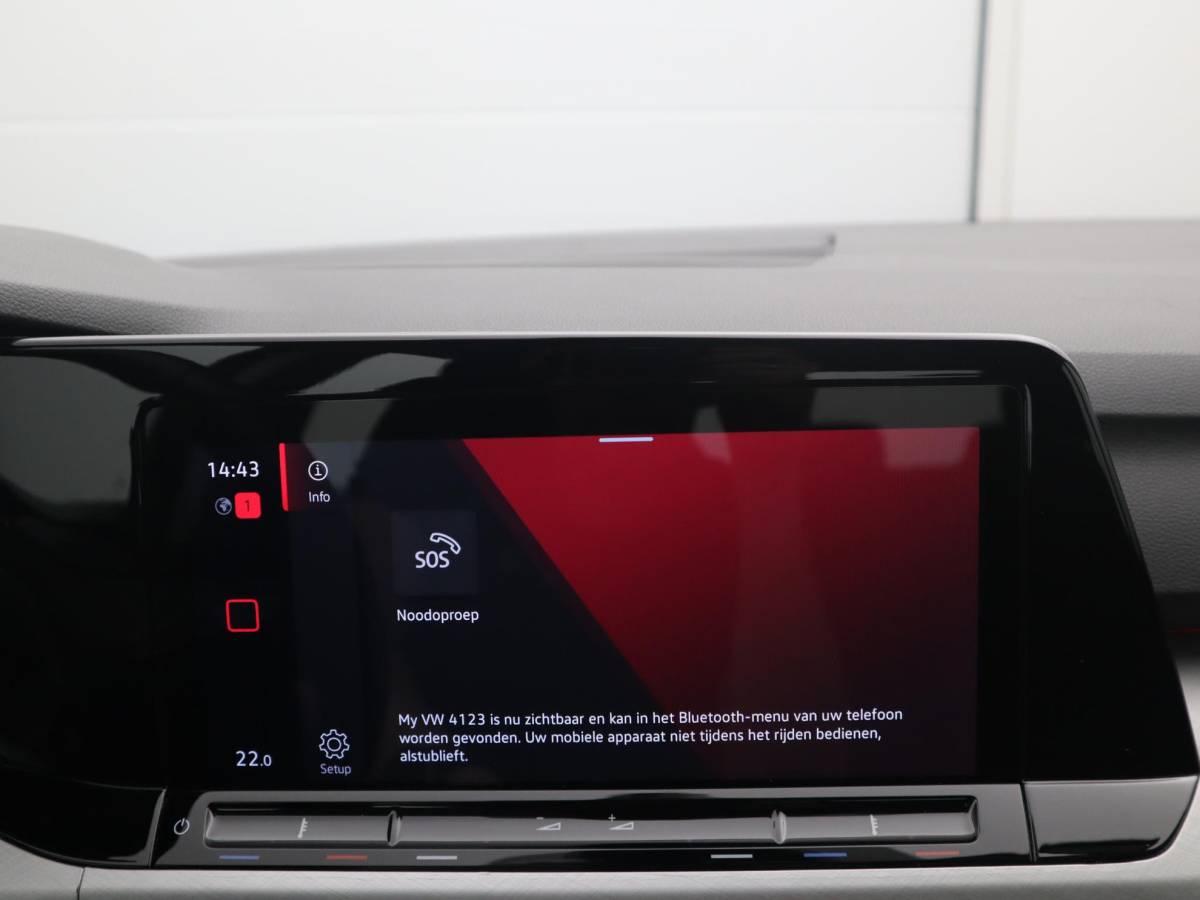 Volkswagen Golf Volkswagen Golf 1.0 TSI Life CARPLAY / CLIMA / PDC V+A / LED / TREKHAAK / LANE ASS / 6 VERSN