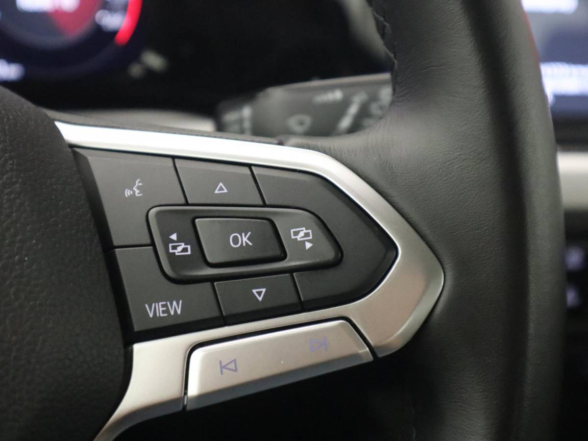 Volkswagen Golf Volkswagen Golf 1.0 TSI Life CARPLAY / CLIMA / PDC V+A / LED / TREKHAAK / LANE ASS / 6 VERSN