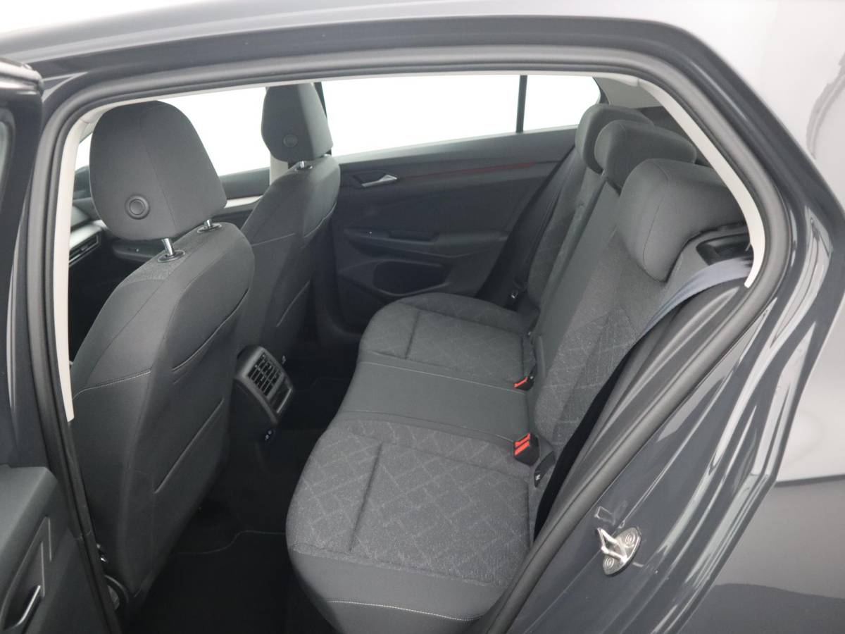 Volkswagen Golf Volkswagen Golf 1.0 TSI Life CARPLAY / CLIMA / PDC V+A / LED / TREKHAAK / LANE ASS / 6 VERSN