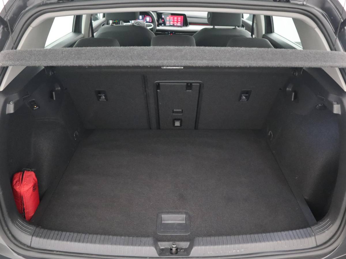 Volkswagen Golf Volkswagen Golf 1.0 TSI Life CARPLAY / CLIMA / PDC V+A / LED / TREKHAAK / LANE ASS / 6 VERSN