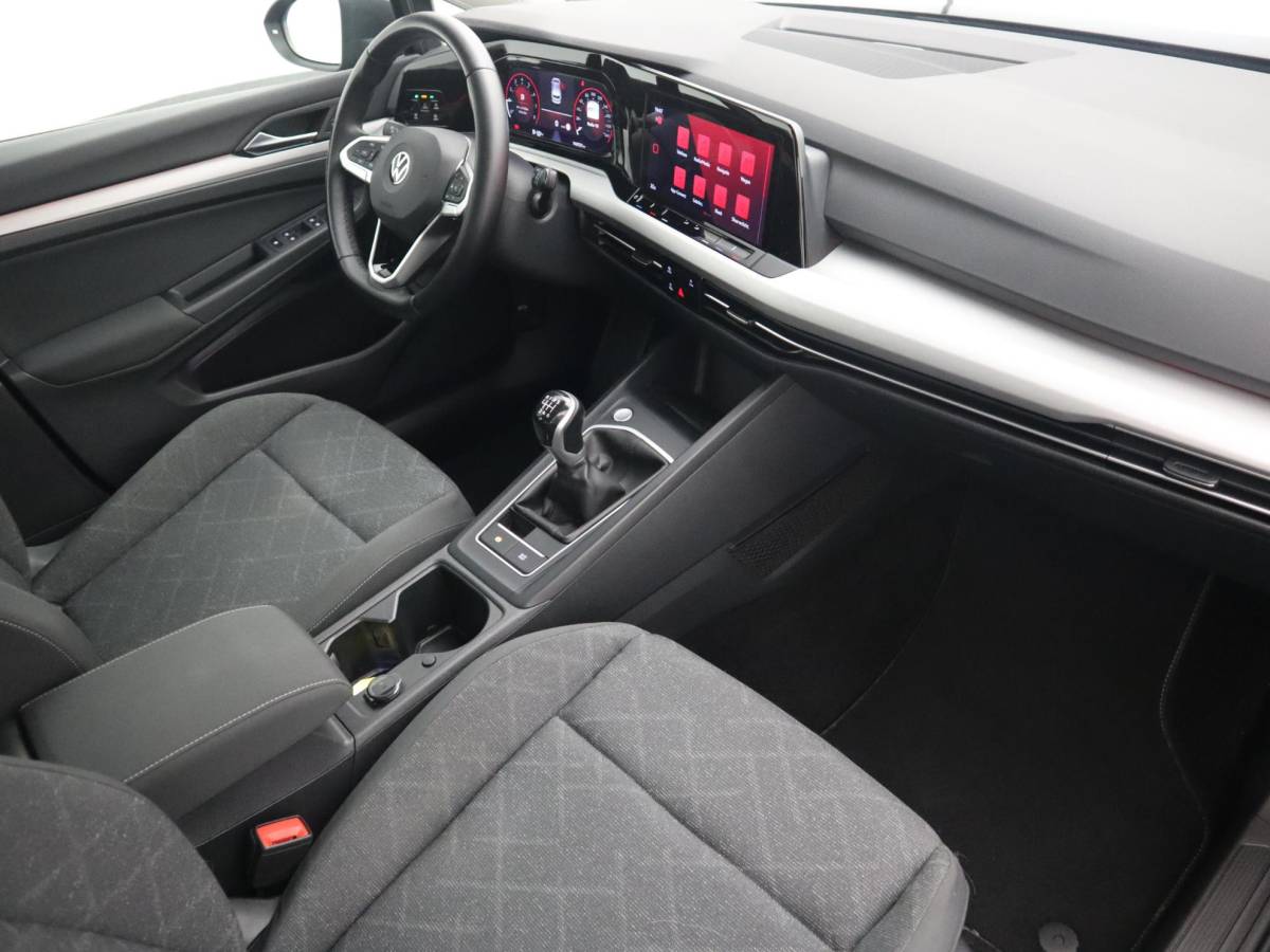 Volkswagen Golf Volkswagen Golf 1.0 TSI Life CARPLAY / CLIMA / PDC V+A / LED / TREKHAAK / LANE ASS / 6 VERSN