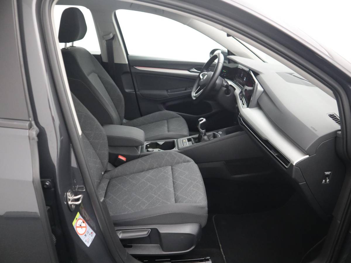 Volkswagen Golf Volkswagen Golf 1.0 TSI Life CARPLAY / CLIMA / PDC V+A / LED / TREKHAAK / LANE ASS / 6 VERSN