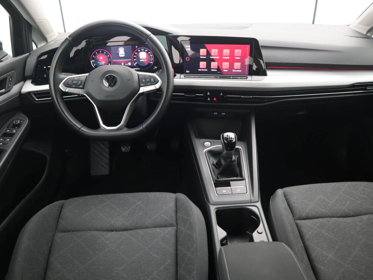 Volkswagen Golf Volkswagen Golf 1.0 TSI Life CARPLAY / CLIMA / PDC V+A / LED / TREKHAAK / LANE ASS / 6 VERSN