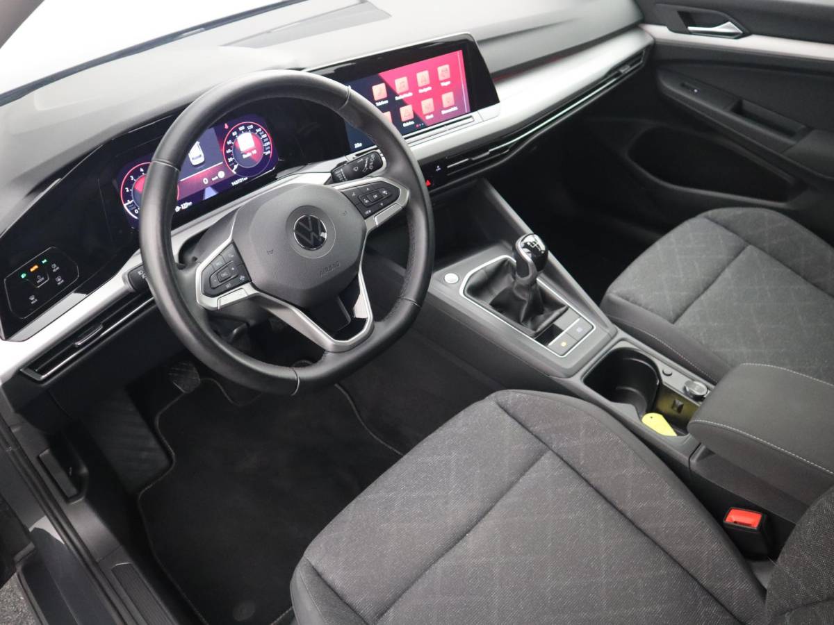 Volkswagen Golf Volkswagen Golf 1.0 TSI Life CARPLAY / CLIMA / PDC V+A / LED / TREKHAAK / LANE ASS / 6 VERSN