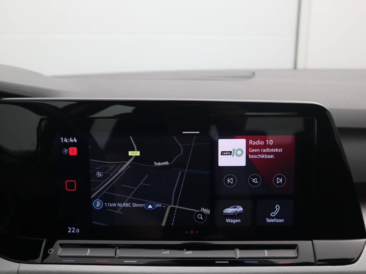 Volkswagen Golf Volkswagen Golf 1.0 TSI Life CARPLAY / CLIMA / PDC V+A / LED / TREKHAAK / LANE ASS / 6 VERSN