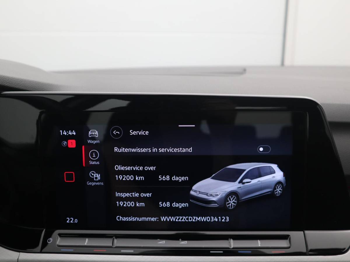 Volkswagen Golf Volkswagen Golf 1.0 TSI Life CARPLAY / CLIMA / PDC V+A / LED / TREKHAAK / LANE ASS / 6 VERSN
