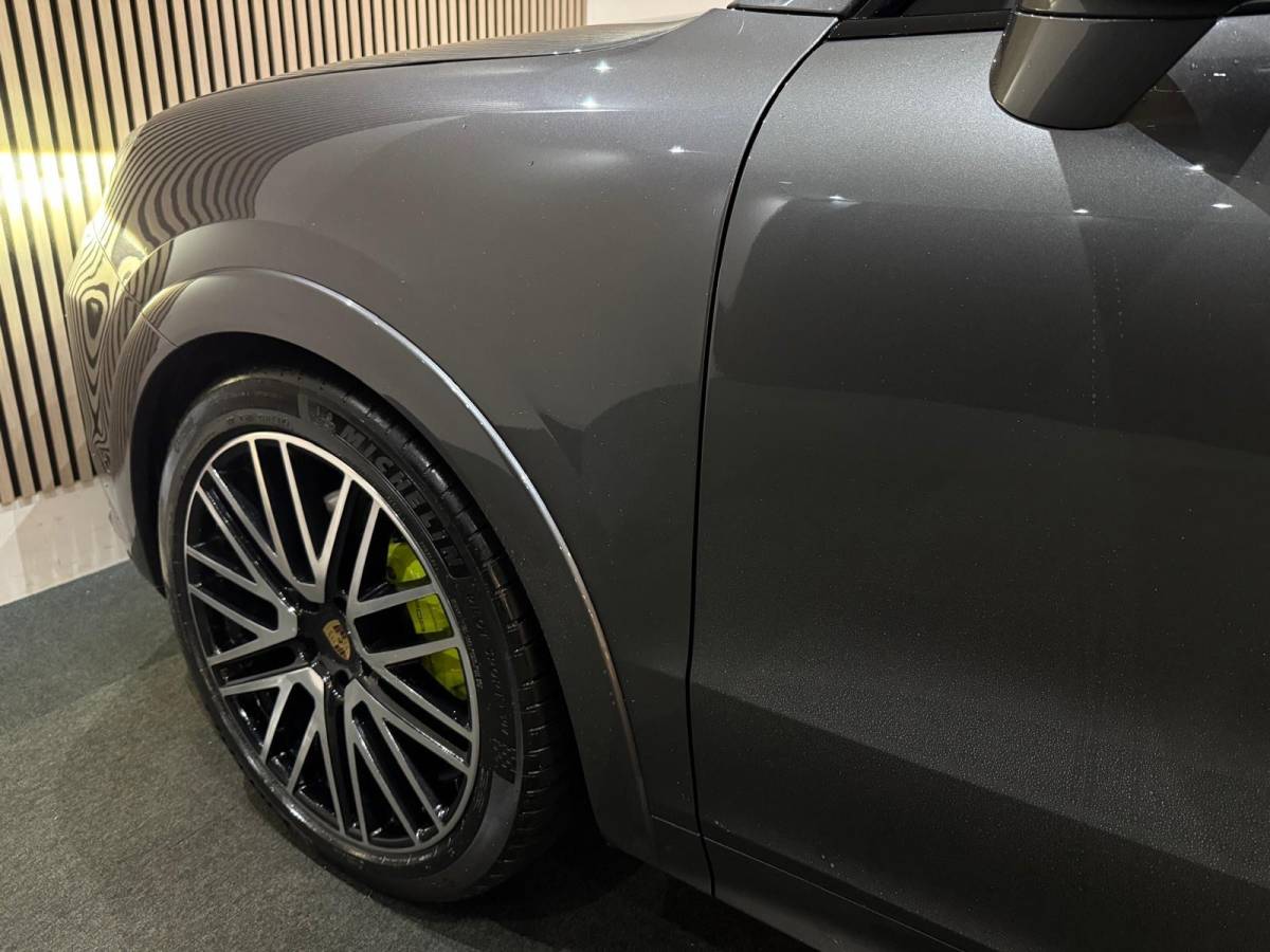 Porsche Cayenne Porsche Cayenne Porsche Cayenne 3.0 V6 462pk E-hybrid Sport Chrono+ Passenger Display Pano 360C 4Wiel besturing luchtvering