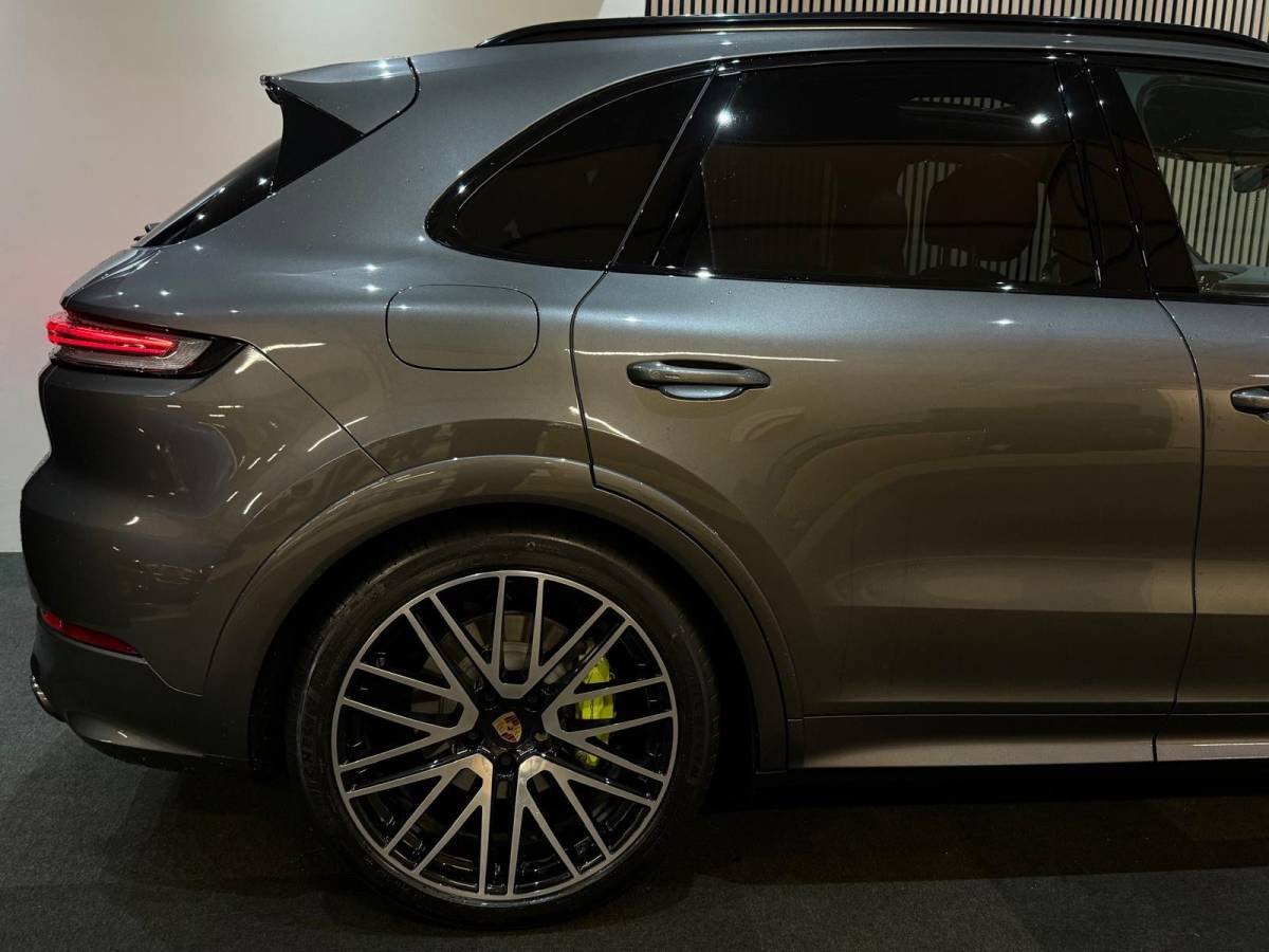 Porsche Cayenne Porsche Cayenne Porsche Cayenne 3.0 V6 462pk E-hybrid Sport Chrono+ Passenger Display Pano 360C 4Wiel besturing luchtvering