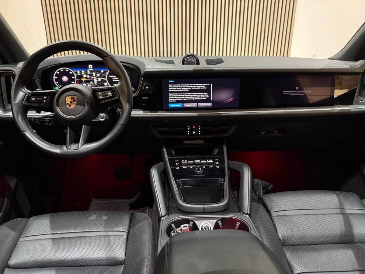 Porsche Cayenne Porsche Cayenne Porsche Cayenne 3.0 V6 462pk E-hybrid Sport Chrono+ Passenger Display Pano 360C 4Wiel besturing luchtvering