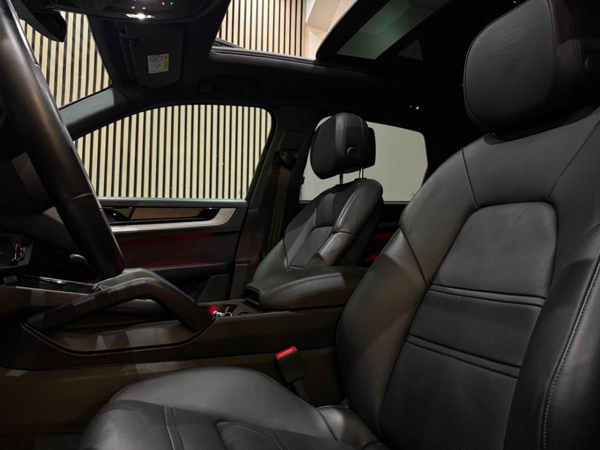 Porsche Cayenne Porsche Cayenne Porsche Cayenne 3.0 V6 462pk E-hybrid Sport Chrono+ Passenger Display Pano 360C 4Wiel besturing luchtvering