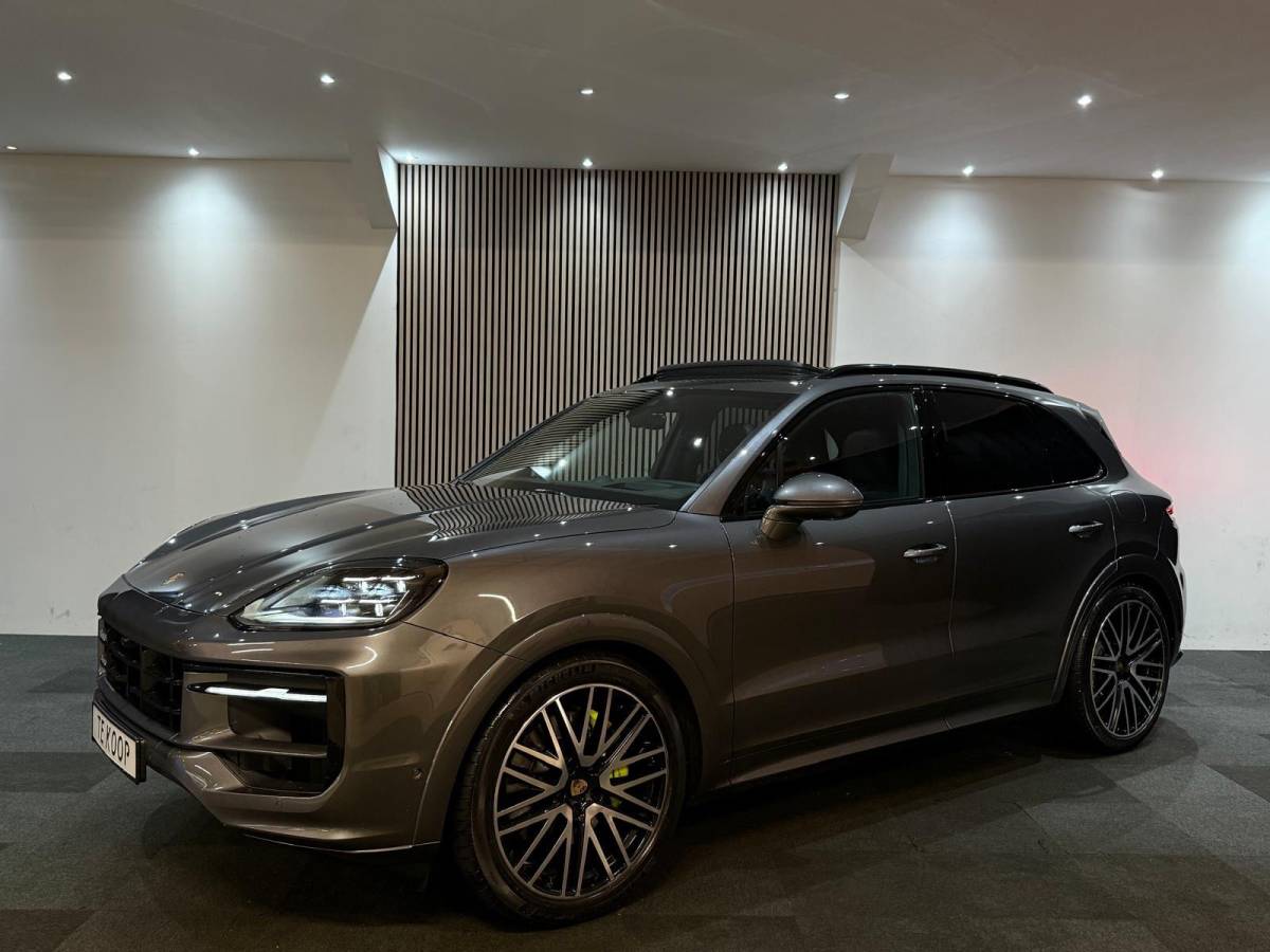 Porsche Cayenne Porsche Cayenne Porsche Cayenne 3.0 V6 462pk E-hybrid Sport Chrono+ Passenger Display Pano 360C 4Wiel besturing luchtvering