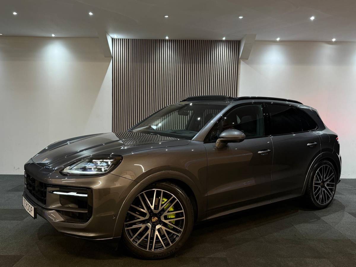 Porsche Cayenne Porsche Cayenne Porsche Cayenne 3.0 V6 462pk E-hybrid Sport Chrono+ Passenger Display Pano 360C 4Wiel besturing luchtvering