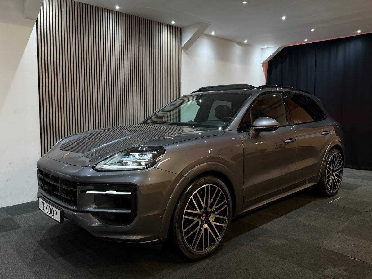 Porsche Cayenne Porsche Cayenne Porsche Cayenne 3.0 V6 462pk E-hybrid Sport Chrono+ Passenger Display Pano 360C 4Wiel besturing luchtvering