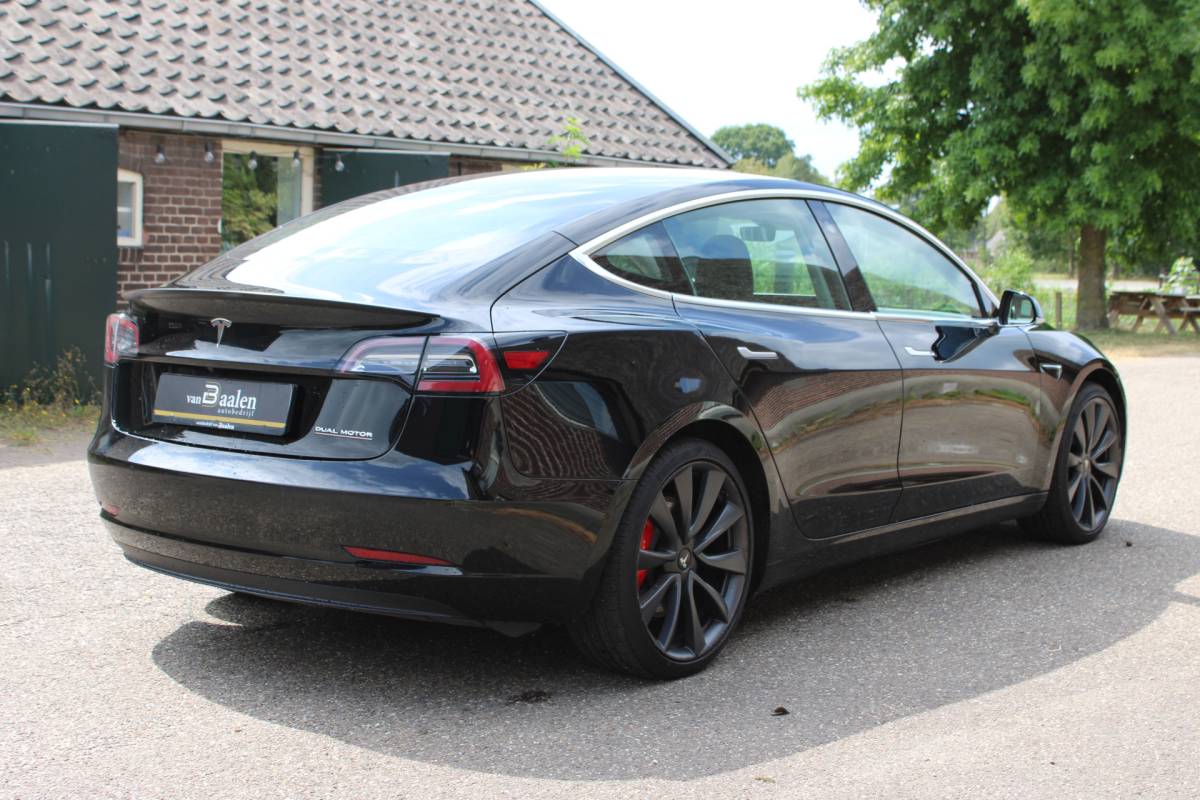 Tesla Model 3 Tesla Model 3 Performance AWD 75 kWh SOh 89,4% PANO LEER NAVI ORG NL 115000KM!!!