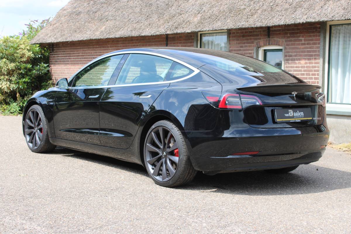 Tesla Model 3 Tesla Model 3 Performance AWD 75 kWh SOh 89,4% PANO LEER NAVI ORG NL 115000KM!!!
