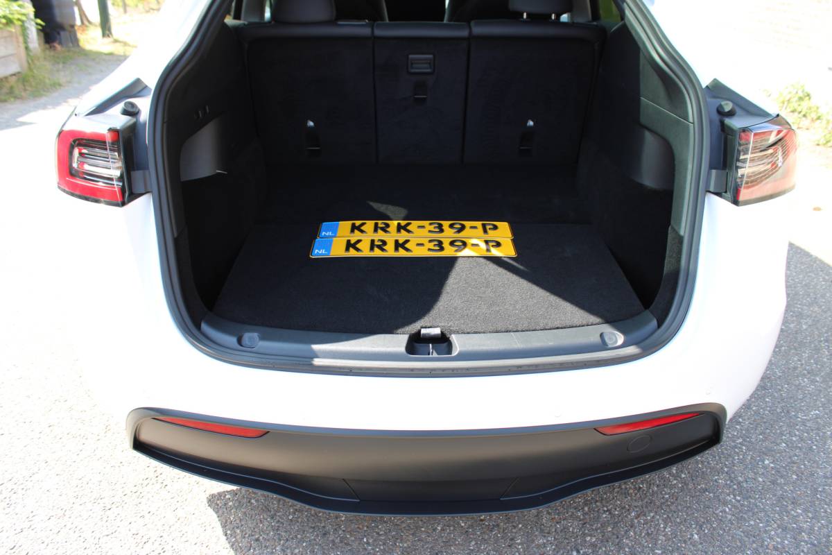 Tesla Model Y Tesla Model Y Long Range AWD 75 kWh SOh 91% PANO LEER LED 95000KM!!!