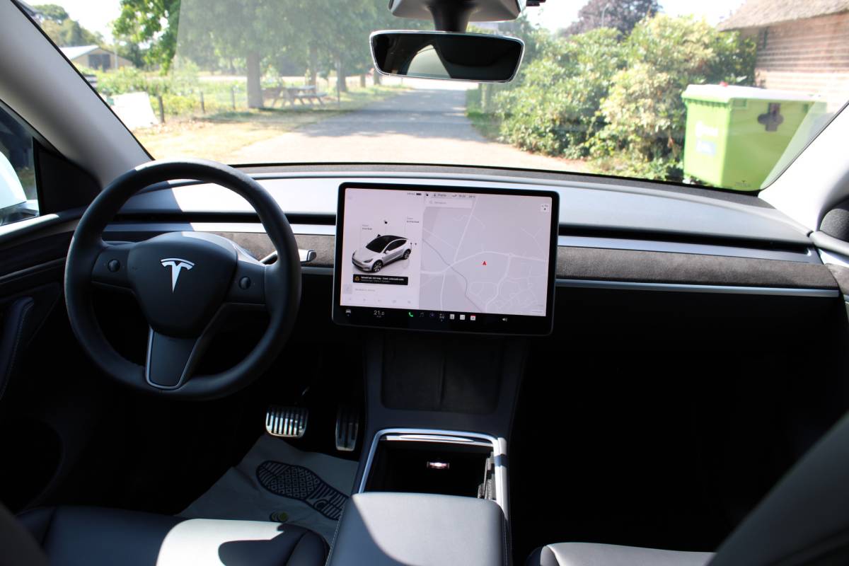Tesla Model Y Tesla Model Y Long Range AWD 75 kWh SOh 91% PANO LEER LED 95000KM!!!