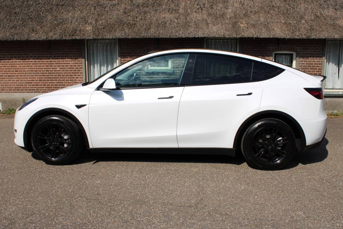 Tesla Model Y Tesla Model Y Long Range AWD 75 kWh SOh 91% PANO LEER LED 95000KM!!!