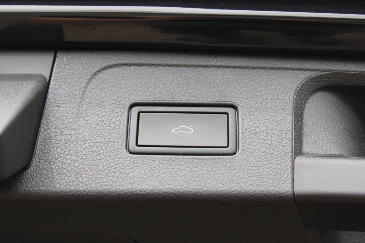 Volkswagen Passat Volkswagen Passat Variant 1.4 TSI PHEV GTE Business SOh 91,2% IQ LIGHT NAVI PANO TREKHAAK 134000KM!!!