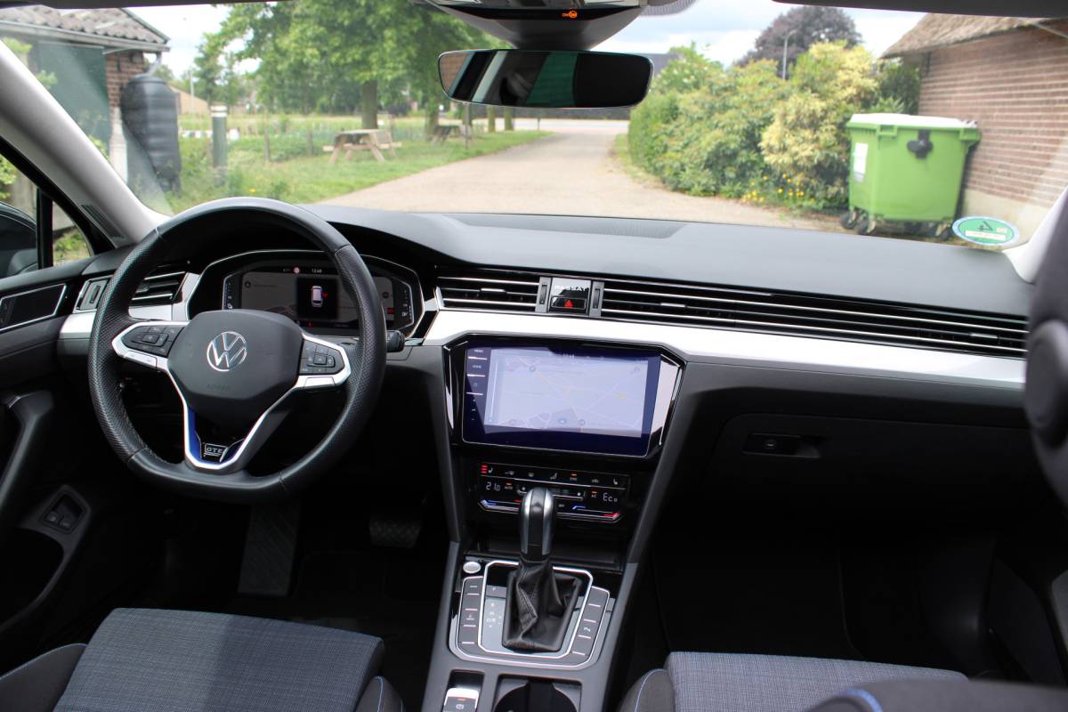Volkswagen Passat Volkswagen Passat Variant 1.4 TSI PHEV GTE Business SOh 91,2% IQ LIGHT NAVI PANO TREKHAAK 134000KM!!!