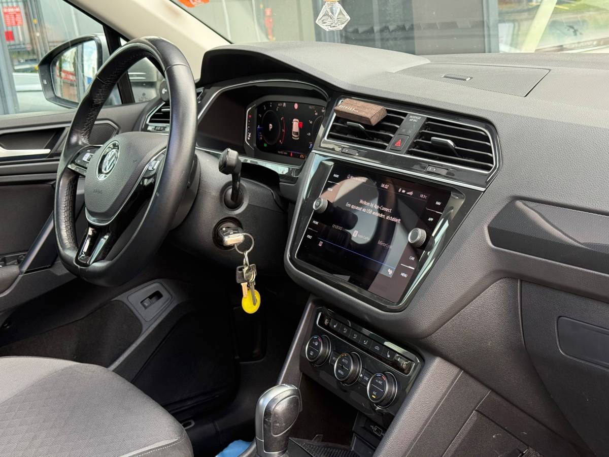 Volkswagen Tiguan Volkswagen Tiguan 1.5 TSI ACT Business | Pano | Virtual | ACC