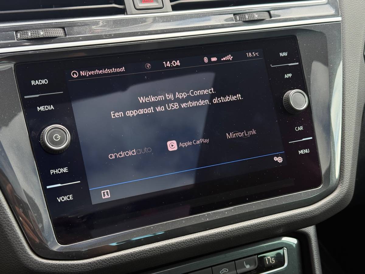 Volkswagen Tiguan Volkswagen Tiguan 1.5 TSI ACT Business | Pano | Virtual | ACC