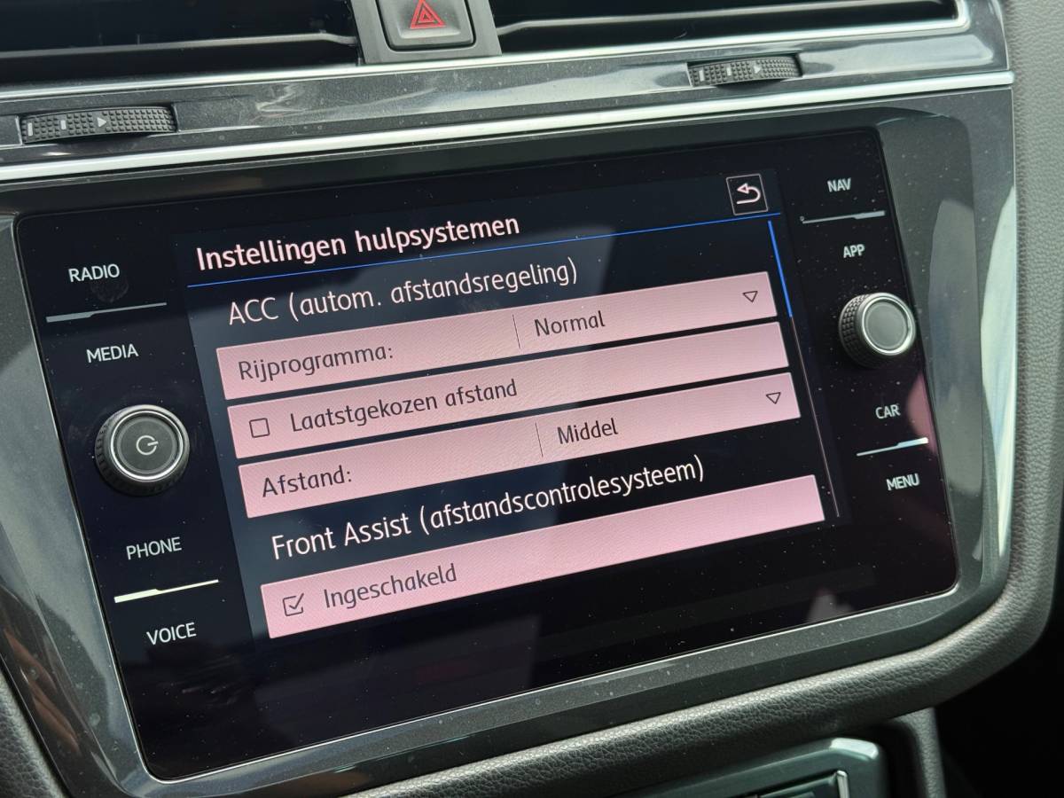 Volkswagen Tiguan Volkswagen Tiguan 1.5 TSI ACT Business | Pano | Virtual | ACC