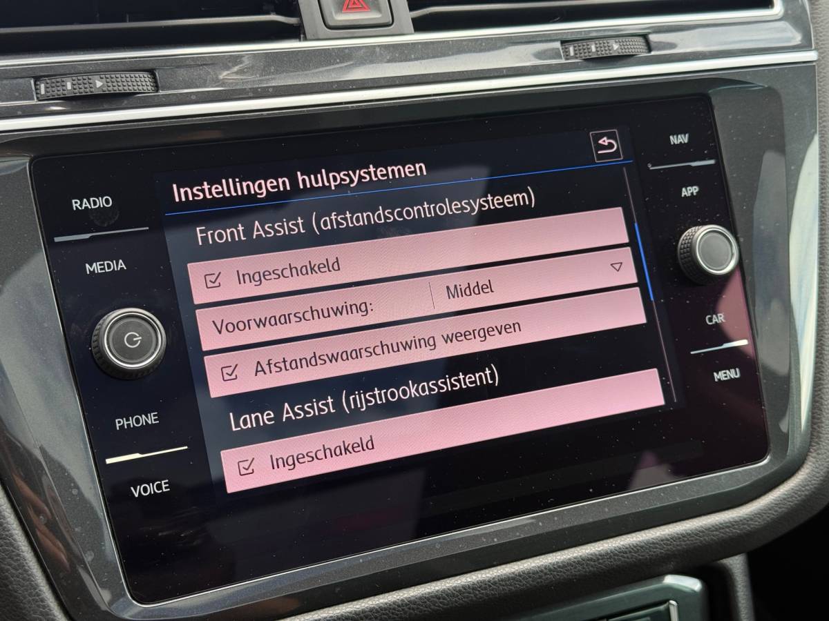 Volkswagen Tiguan Volkswagen Tiguan 1.5 TSI ACT Business | Pano | Virtual | ACC