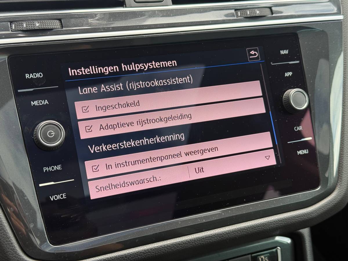 Volkswagen Tiguan Volkswagen Tiguan 1.5 TSI ACT Business | Pano | Virtual | ACC