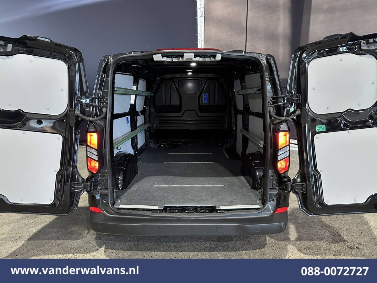 Ford Transit Custom Ford Transit Custom 2.0 TDCI 136pk L2H1 Euro6 Airco | Camera | Navigatie | LED | Apple Carplay | Adaptieve Cruisecontrol Android Auto, Stoelverwarming, Verwarmde voorruit, Parkeersensoren, Bijrijdersbank, 2590kg laadvermogen